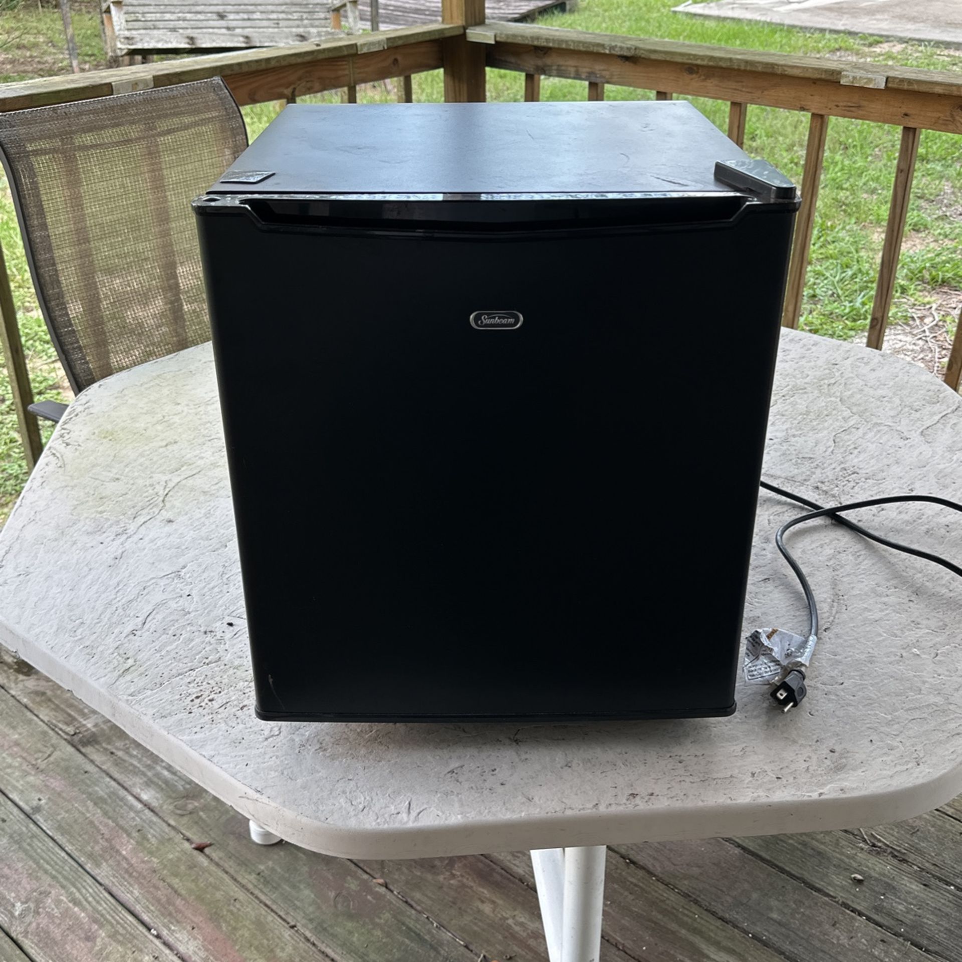 All Black Sunbeam Mini Fridge for Sale in Haines City, FL OfferUp