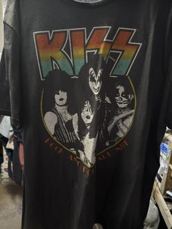 Kiss T- Shirt.