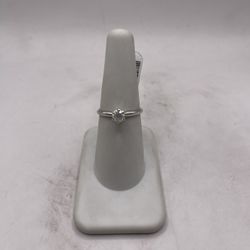 14kt Gold Engagement Style Ring w/ Dia Chips