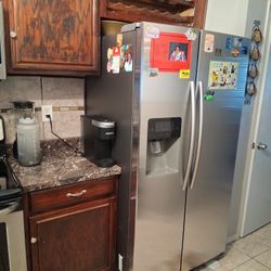 Frigidaire Refrigerator 