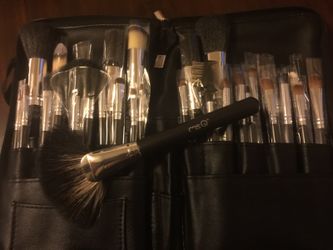 Makeup brushes