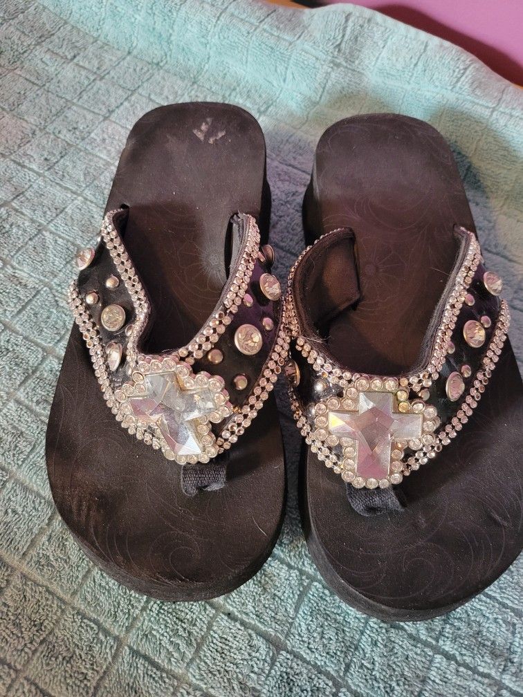 Women's Wedge FLIP FLOPS By Montana...size 6