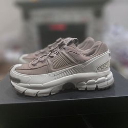 Nike Zoom Vomero 5 Roam