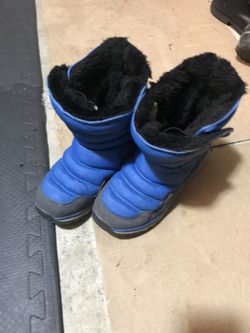 Boys Youth Size In Great condition size US 5B/UK 4 size