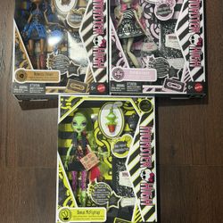 Monster High 2026 Creeproduction bundle Rochelle Goyle Rebecca Steam Venus McFly