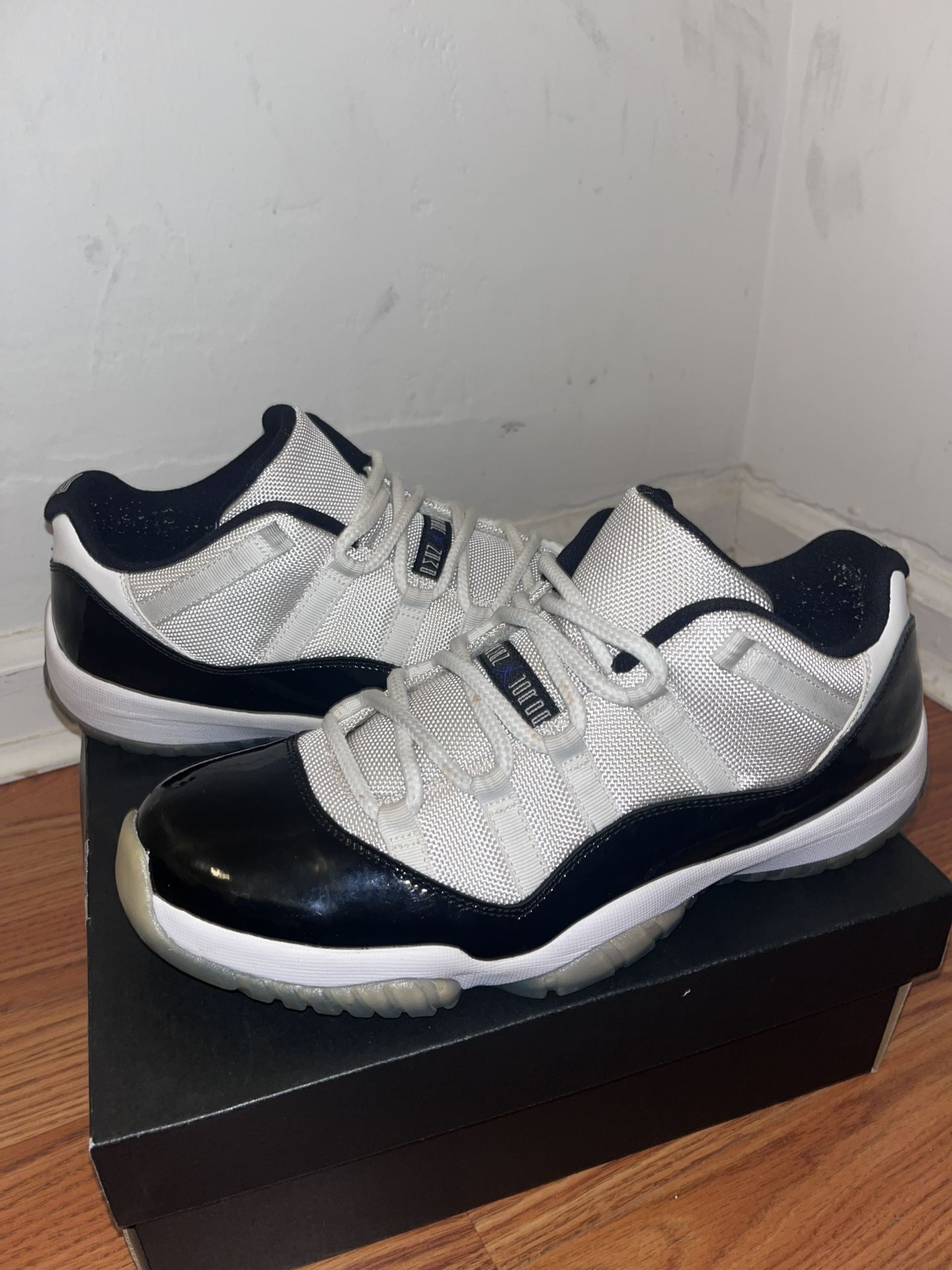 Jordan 11 Retro Low “Concord”