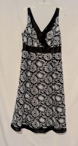 NYGARD Dress Black White Embroidered Floral Print Tie Back Size 8