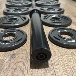 NEW Olympic Equipment: 6 ft Black Barbell With Weight Plates: 45s to 2.5s Total: 283 lbs