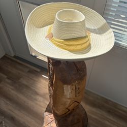 Chainsaw Carved Cowboy Boot Bird Bath/Feeder. **READ BELOW (Johnstown Ohio)