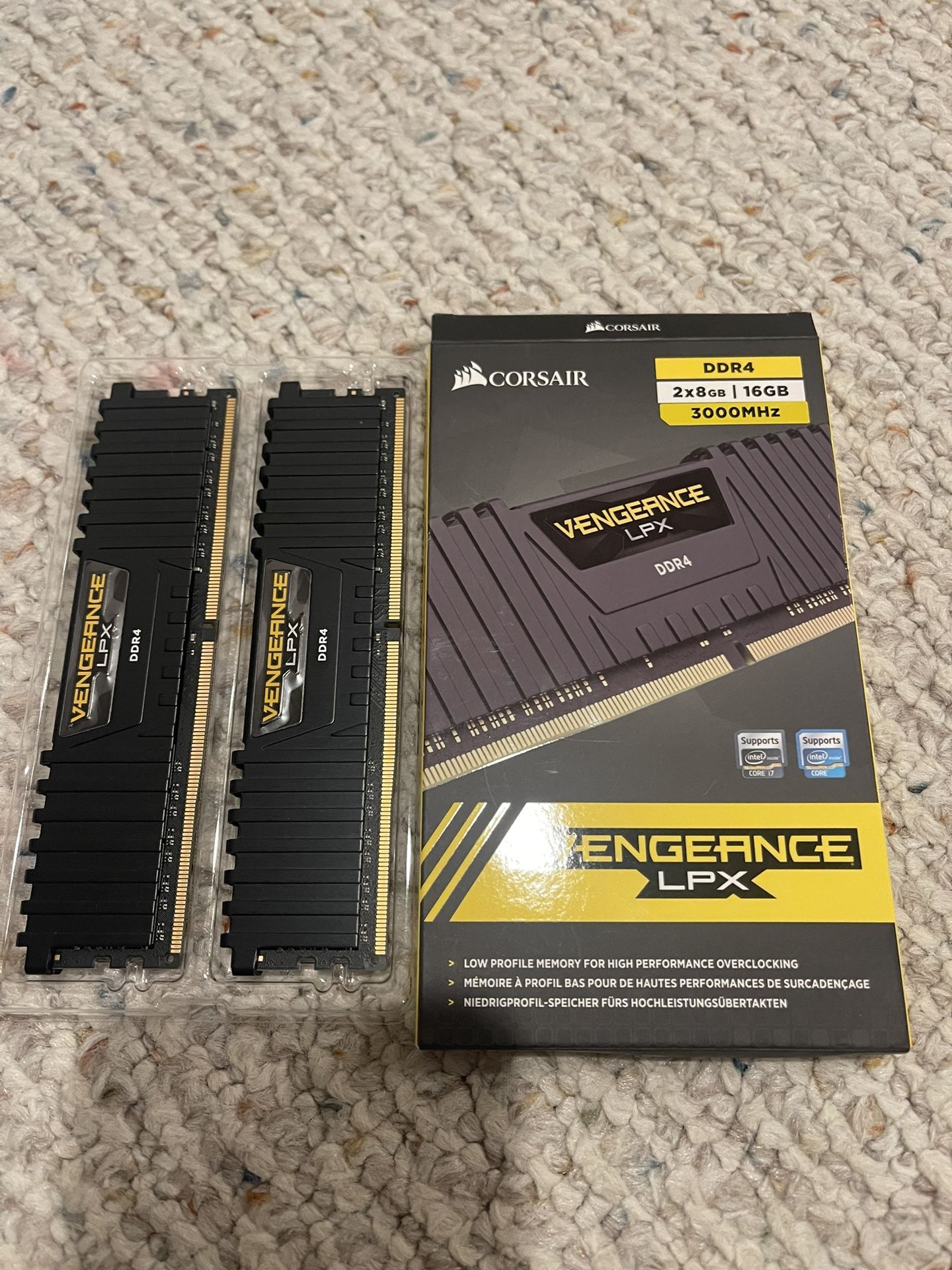 Corsair Vengeance 16gb Ram DDR4 Gaming PC Parts For Sale