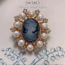 Pearl Bling Bling brooch portrait brand New