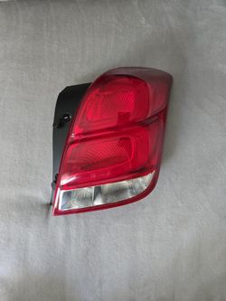 Chevrolet Trax - 2 Right Side Rears Tail Light