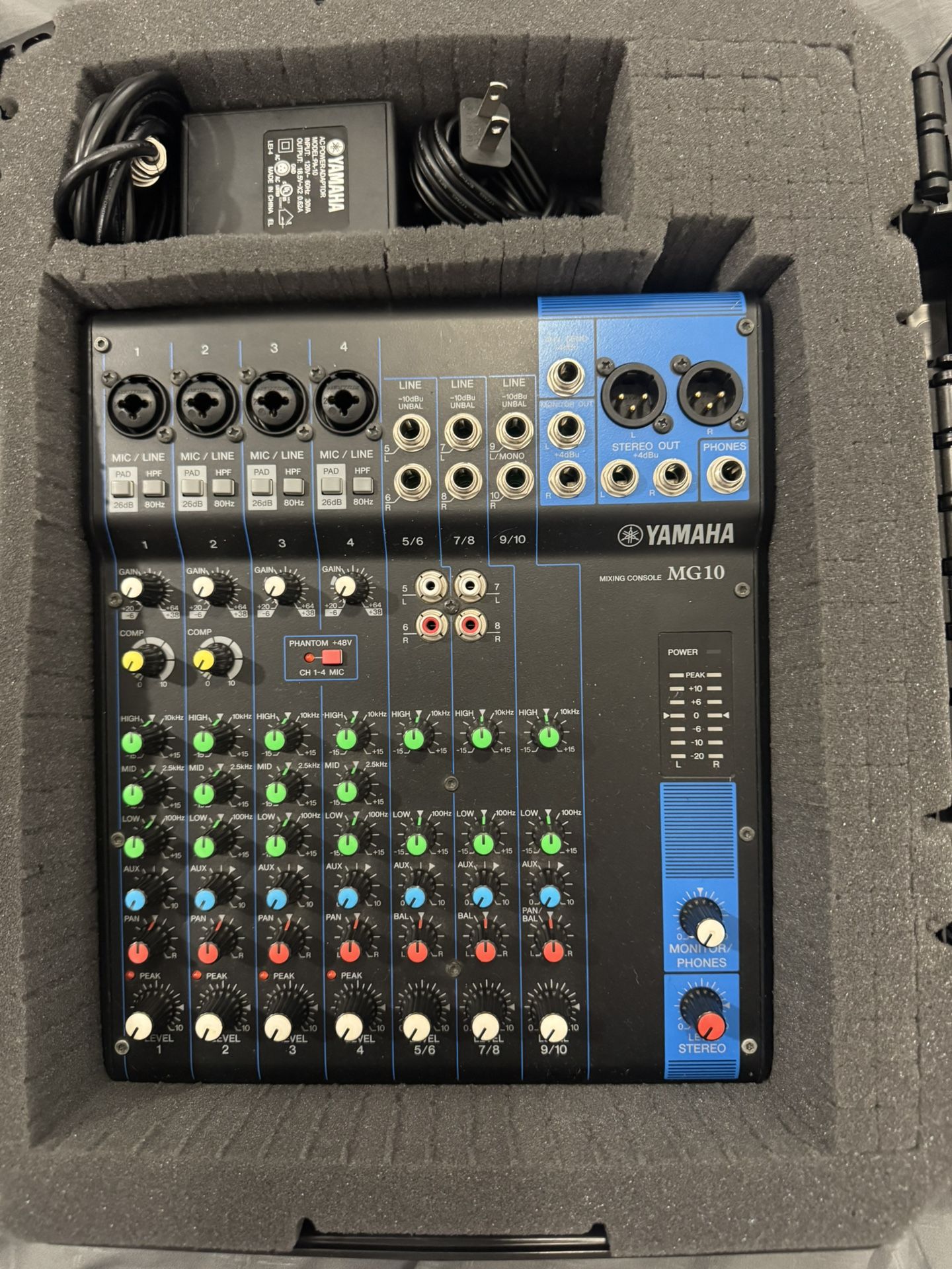 Mixer Yamaha Model MG 10