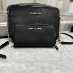 Michael Kors Jet Set Item Crossbody Bag + Wallet Set Black/Gold