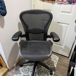 Herman Miller Aeron ( SIZE B ) FULLY LOADED !!