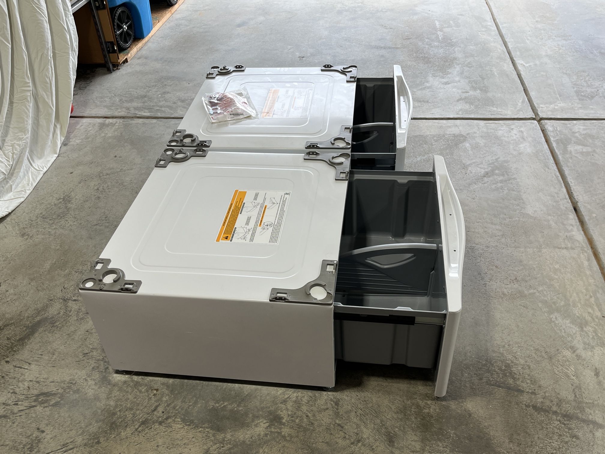 Washer & Dryer Pedestal Set w/Drawers