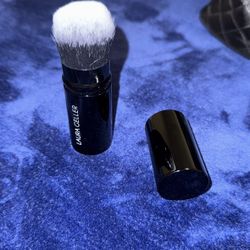Laura Geller Retractable Kabuki Brush