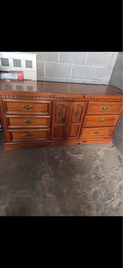 ❤️BROYHILL  SOLID WOOD 9 DRAWER DRESSER 66” x 18” x 32”❤️