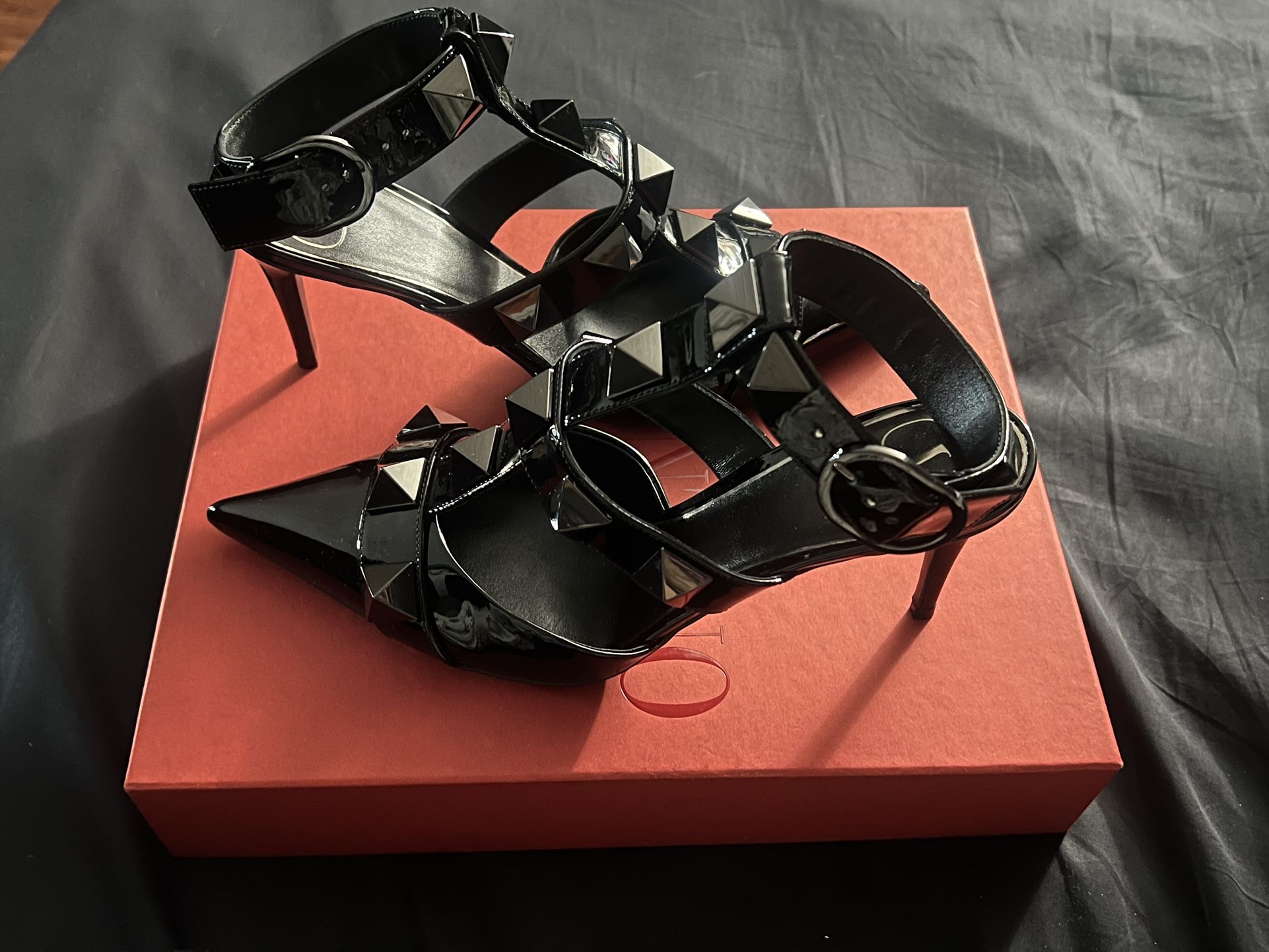 Valentino Garavani Black Roman Stud Patent Leather Pumps