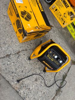 DEWALT Portable Electric Air Compressor