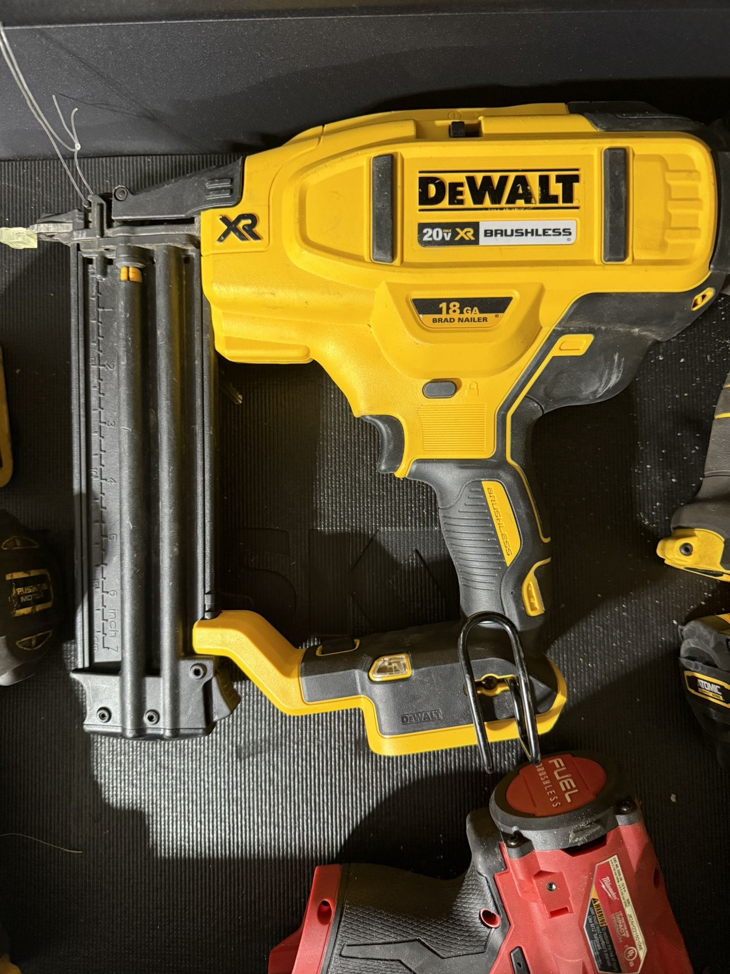 Dewalt Xr 20v Brad Nailer
