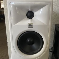 1 JBL 305P MKii 3