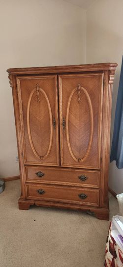 Vintage Solid Oak Armoire / Entertainment Media Cabinet – Excellent Condition