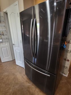 26 cu. ft. French Door Refrigerator with Filtered Ice Maker in Black Stainless Steel

