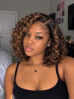 Curly Bob pixie Lace Front Wig Highlight