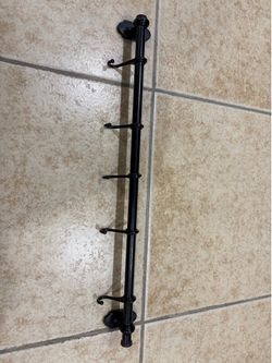 23 inches rod with 5 hanging hooks