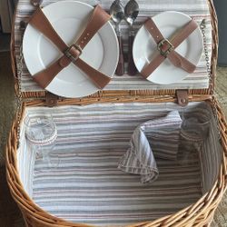 Wicker Picnic Basket Set For 2