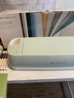 Cricut Air Explorer used 4 times and supplies! 