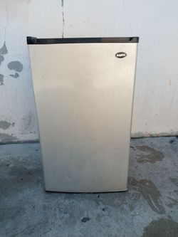 Sanyo Mini Sanyo Fridge Compact Refrigerator