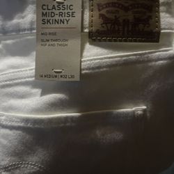 Levis Classic Mid- Rise Skinny Women’s Jeans  White  brand New 