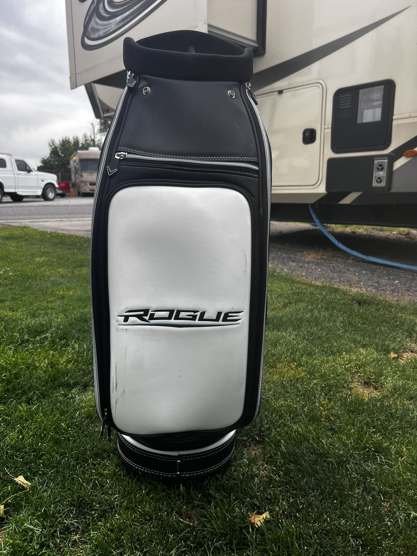 callaway rogue staff bag