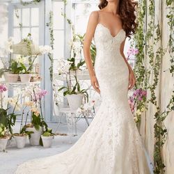 Mori Lee Ivory Wedding Dress & Accessories
