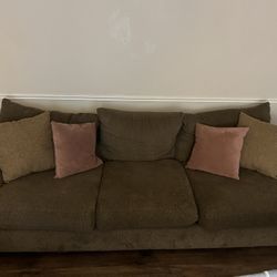 Brown Couch With Pillows 