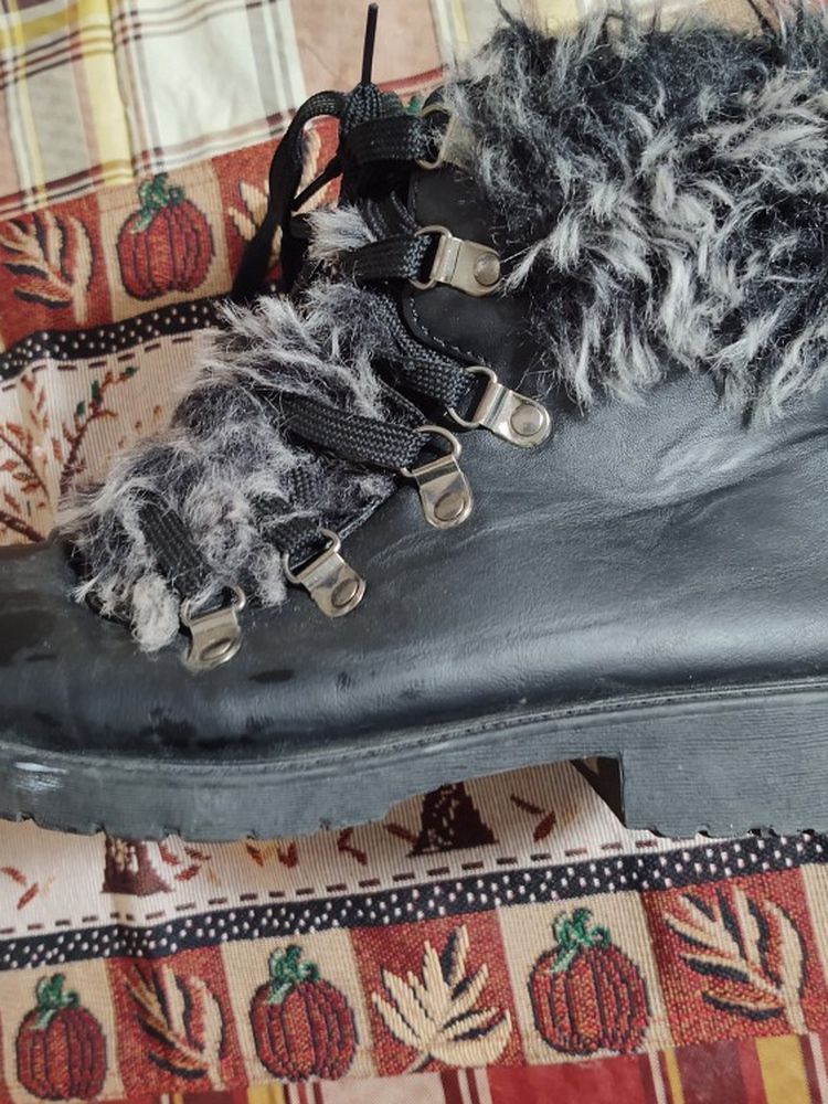 Size 6 1/2 Black Boots With Fur