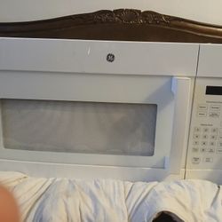 Over The Range Microwave Oven! Price Drop!!
