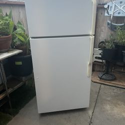 Refrigerator Works Perfect Delivery Available Locally