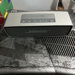 Bose soundlink mini bluetooth speaker (throw me a price)