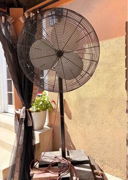 NEED IT GONE ! Industrial heavy duty Large fan