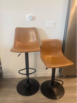 Adjustable bar stools