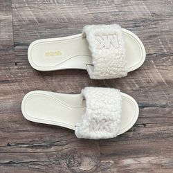 Michael Kors Slippers New Size 7