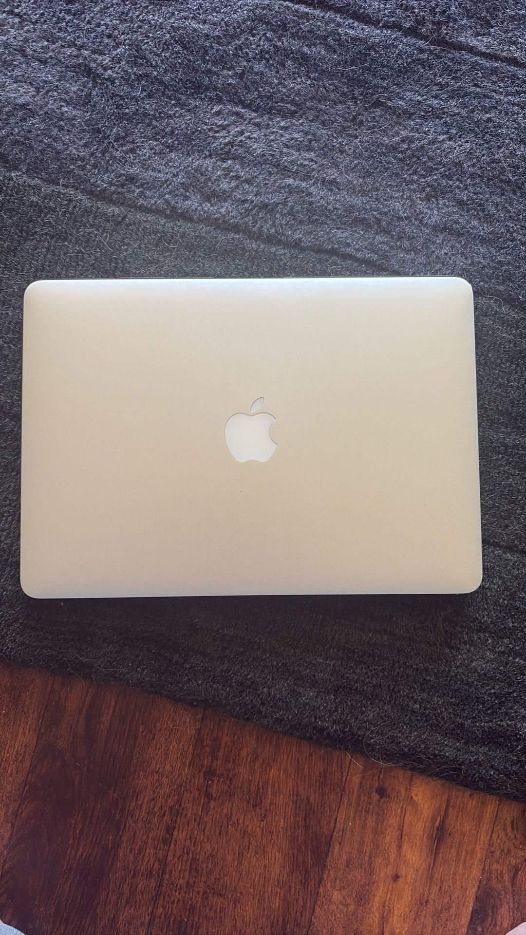 Apple MacBook