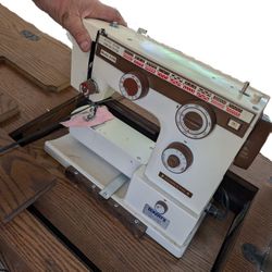 Vintage White 734 Sewing Machine in Oak Cabinet