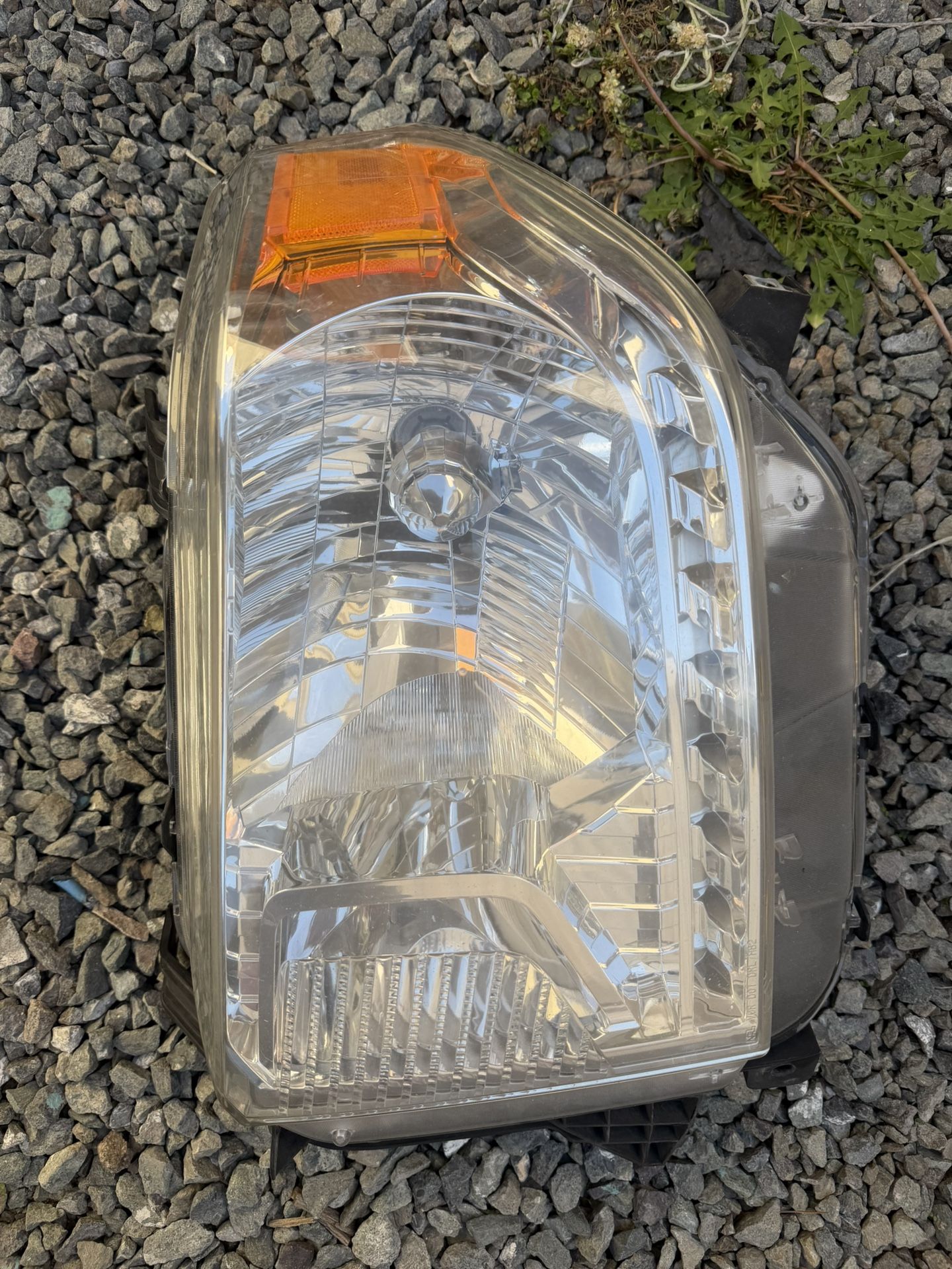 Toyota Tundra Headlight