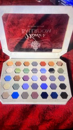 Eyeshadow palette