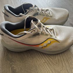Saucony Triumph 21 Running Shoes Size 10 LIKE NEW