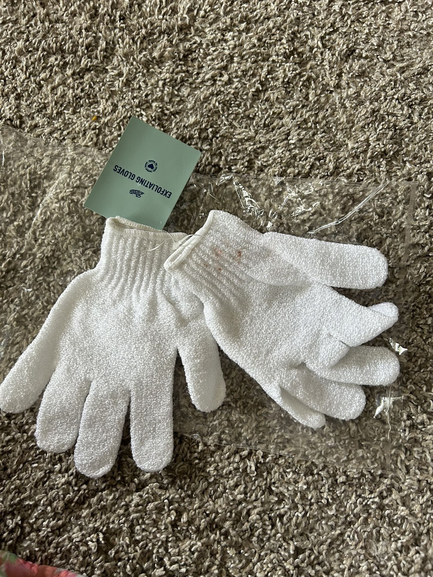 Exfoliating Spa Gloves — New